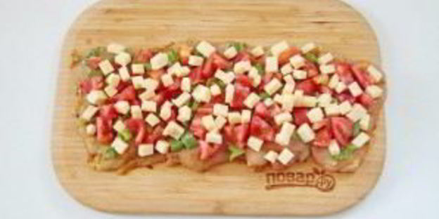 куриный рулет с сыром и томатами