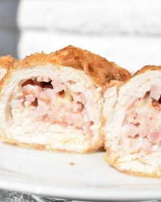 Куриный рулет с ветчиной и сыром