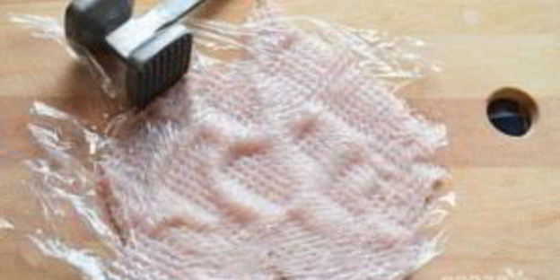 куриный рулет с ветчиной и сыром