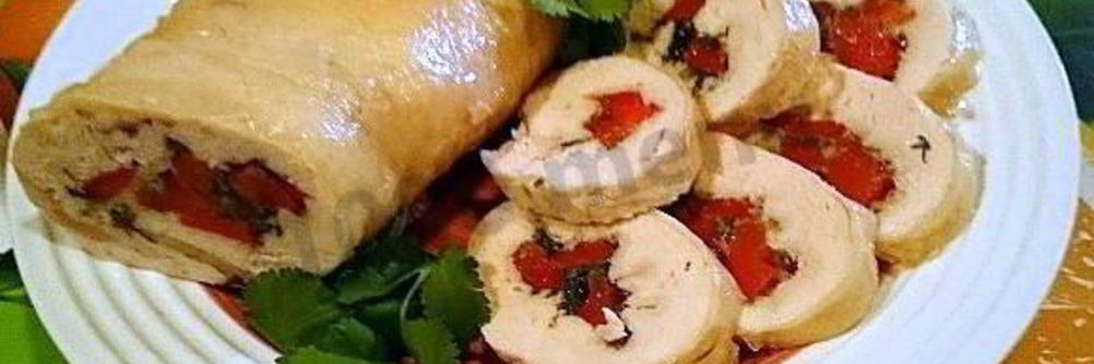 Куриный рулет с желатином в пищевой пленке