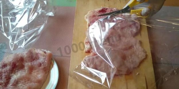 куриный рулет с желатином в пищевой пленке