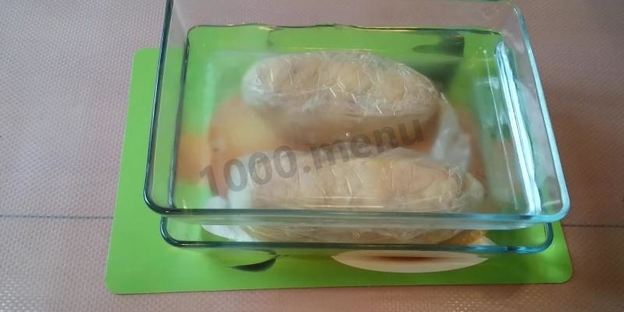 куриный рулет с желатином в пищевой пленке