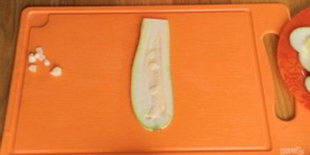 куриные рулетики с беконом и кабачком