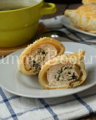 Куриные рулетики в слоеном тесте