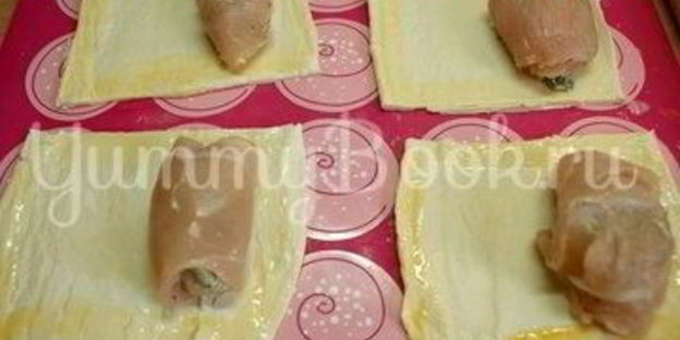 куриные рулетики в слоеном тесте