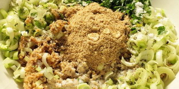 куриные рулеты с яблочно-ореховой начинкой