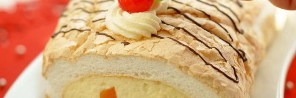 Меренговый рулет с маскарпоне и взбитыми сливками