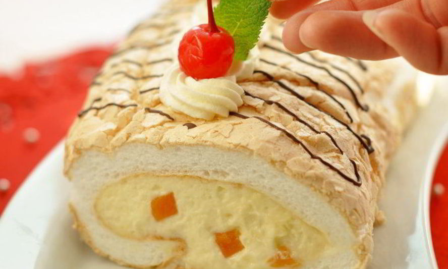 Рецепт меренгового рулета с маскарпоне и взбитыми сливками