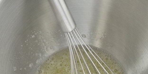 меренговый рулет с маскарпоне и взбитыми сливками