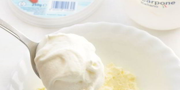 меренговый рулет с маскарпоне и взбитыми сливками