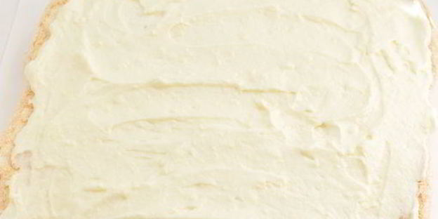 меренговый рулет с маскарпоне и взбитыми сливками