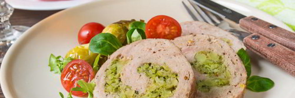 Мясной рулет с брокколи и сыром