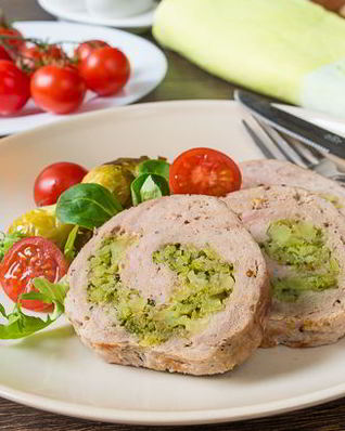 Мясной рулет с брокколи и сыром