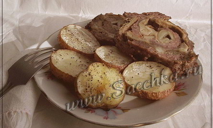 Рецепт мясного рулета с грибами и сыром