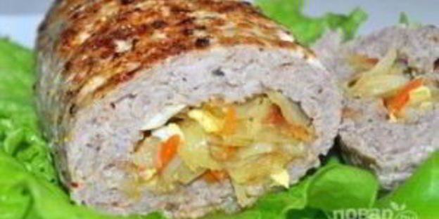 мясной рулет с капустой и яйцом
