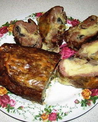 Мясной рулет с картофелем
