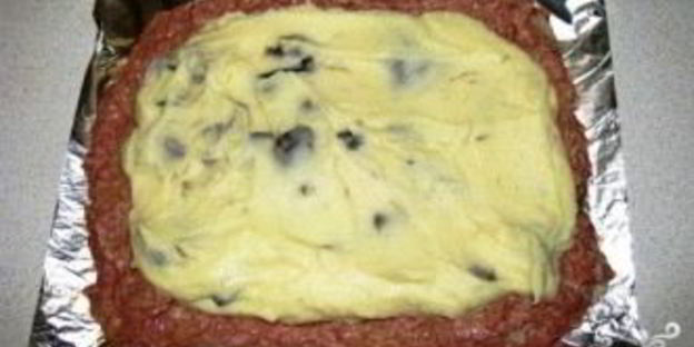 мясной рулет с картофелем