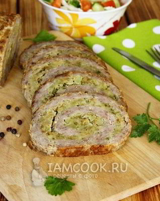 Мясной рулет с начинкой из брокколи