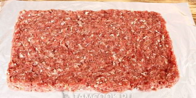 мясной рулет с начинкой из брокколи