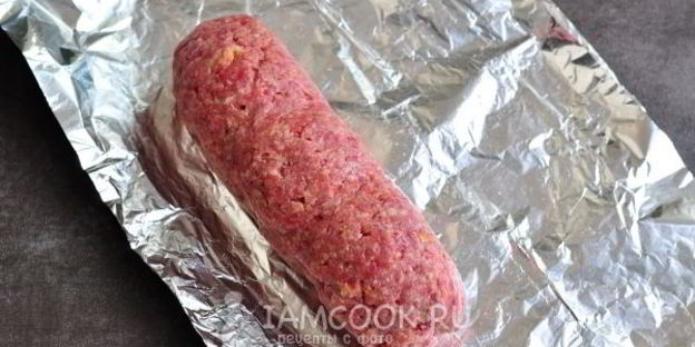 мясной рулет с яйцом в духовке