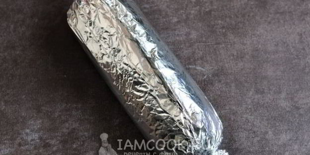 мясной рулет с яйцом в духовке