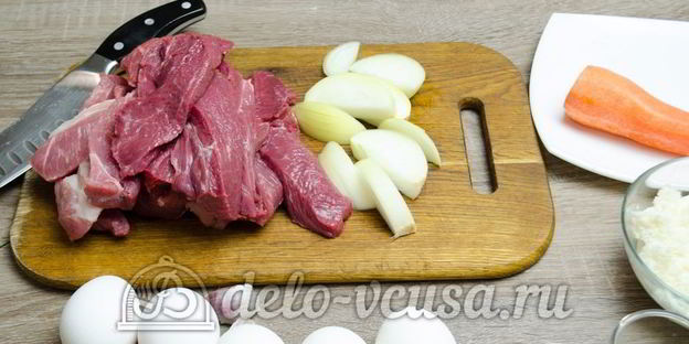 мясной рулет с яйцом