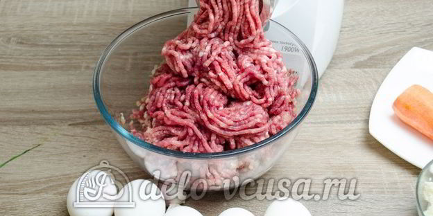 мясной рулет с яйцом