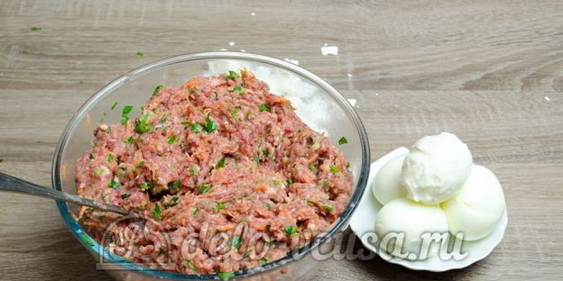 мясной рулет с яйцом