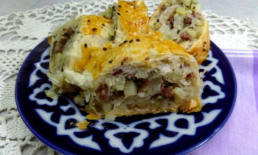 Рецепт мясного рулета в слоеном тесте