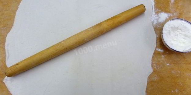 мясной рулет в слоеном тесте