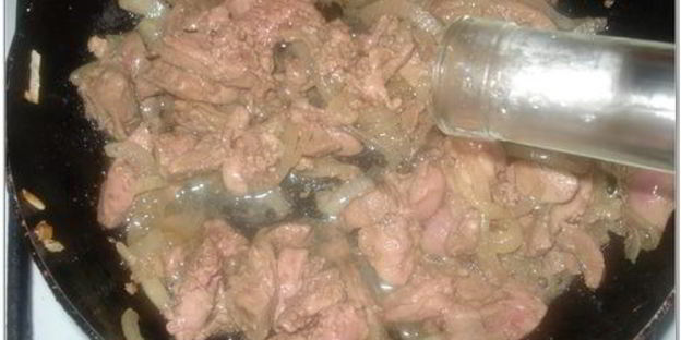 мясные рулетики с куриной печенью и перцем