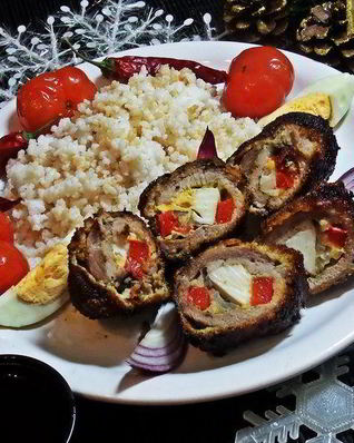 Мясные рулетики с сырной начинкой