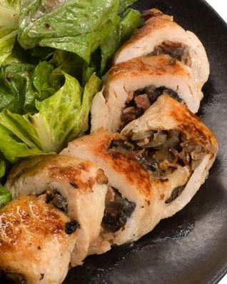 Пряный куриный рулет с шампиньонами