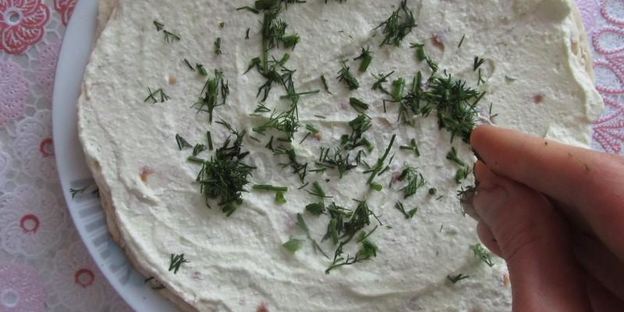 рулет из домашнего лаваша с начинкой