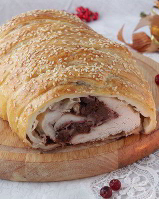 Рулет из индейки с черносливом в тесте