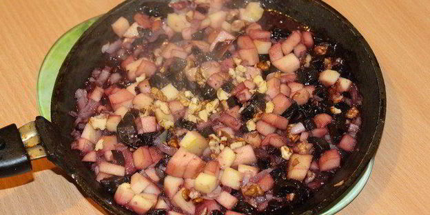 рулет из индейки с черносливом в тесте