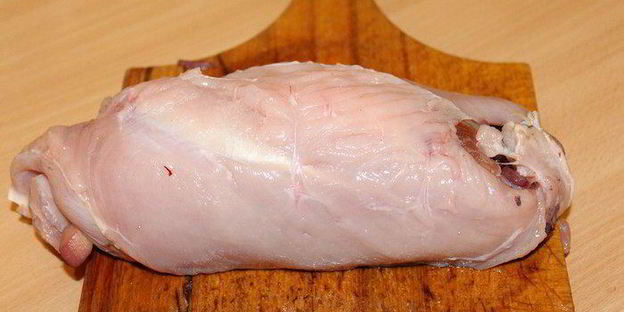 рулет из индейки с черносливом в тесте