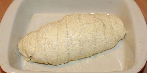 рулет из индейки с черносливом в тесте