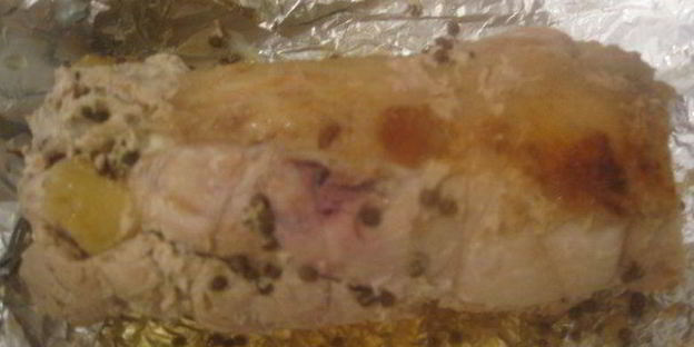 рулет из индейки с клюквой и яблоком