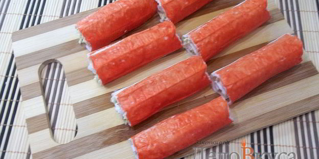 рулет из крабовых палочек