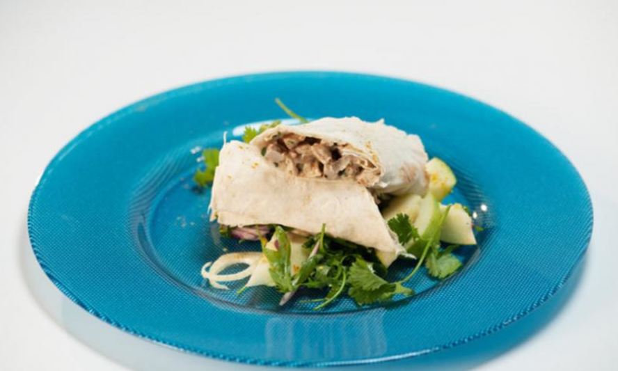 Рецепт рулета из кролика с яблочным салатом