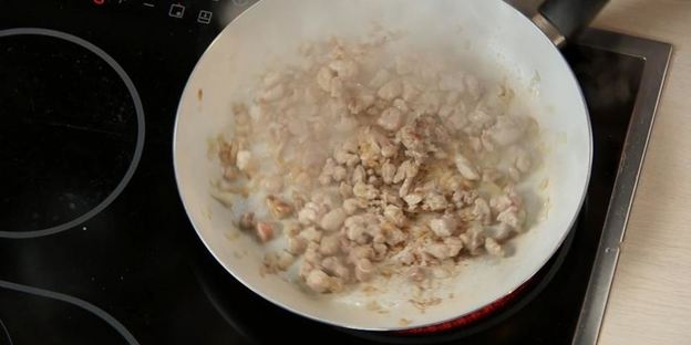 рулет из кролика с яблочным салатом