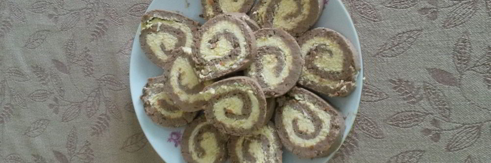 Рулет из куриной печени с сырно-яичной начинкой