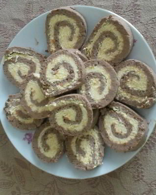 Рулет из куриной печени с сырно-яичной начинкой