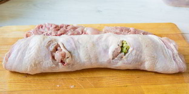 рулет из курицы с базиликом