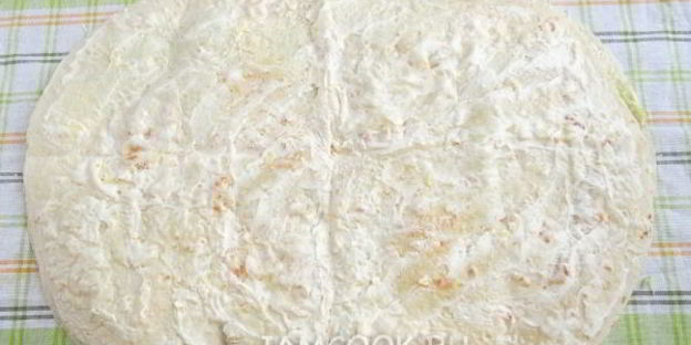 рулет из лаваша с консервированной рыбой