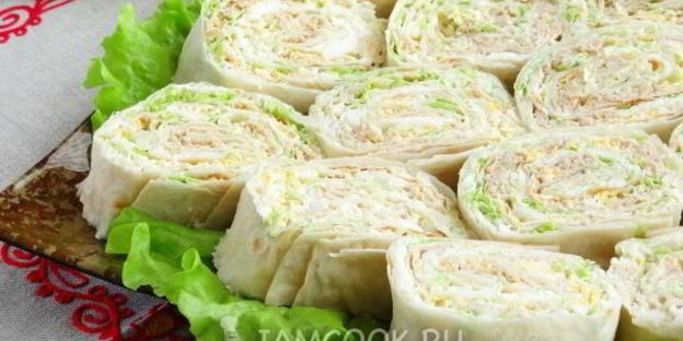 рулет из лаваша с консервированной рыбой