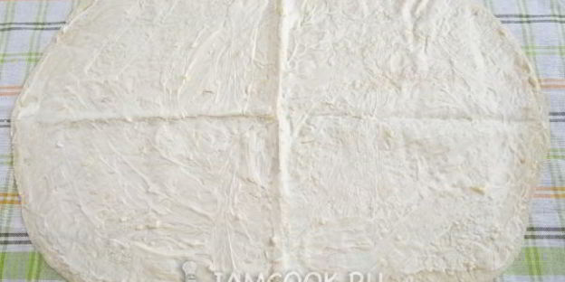 рулет из лаваша с консервированной рыбой