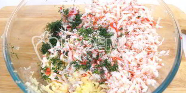 рулет из лаваша с крабовыми палочками