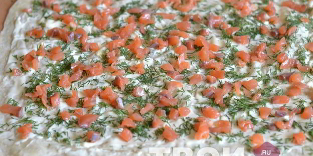 рулет из лаваша с семгой